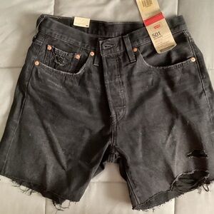 Levi’s 501 skinny short and black size 30 distressed